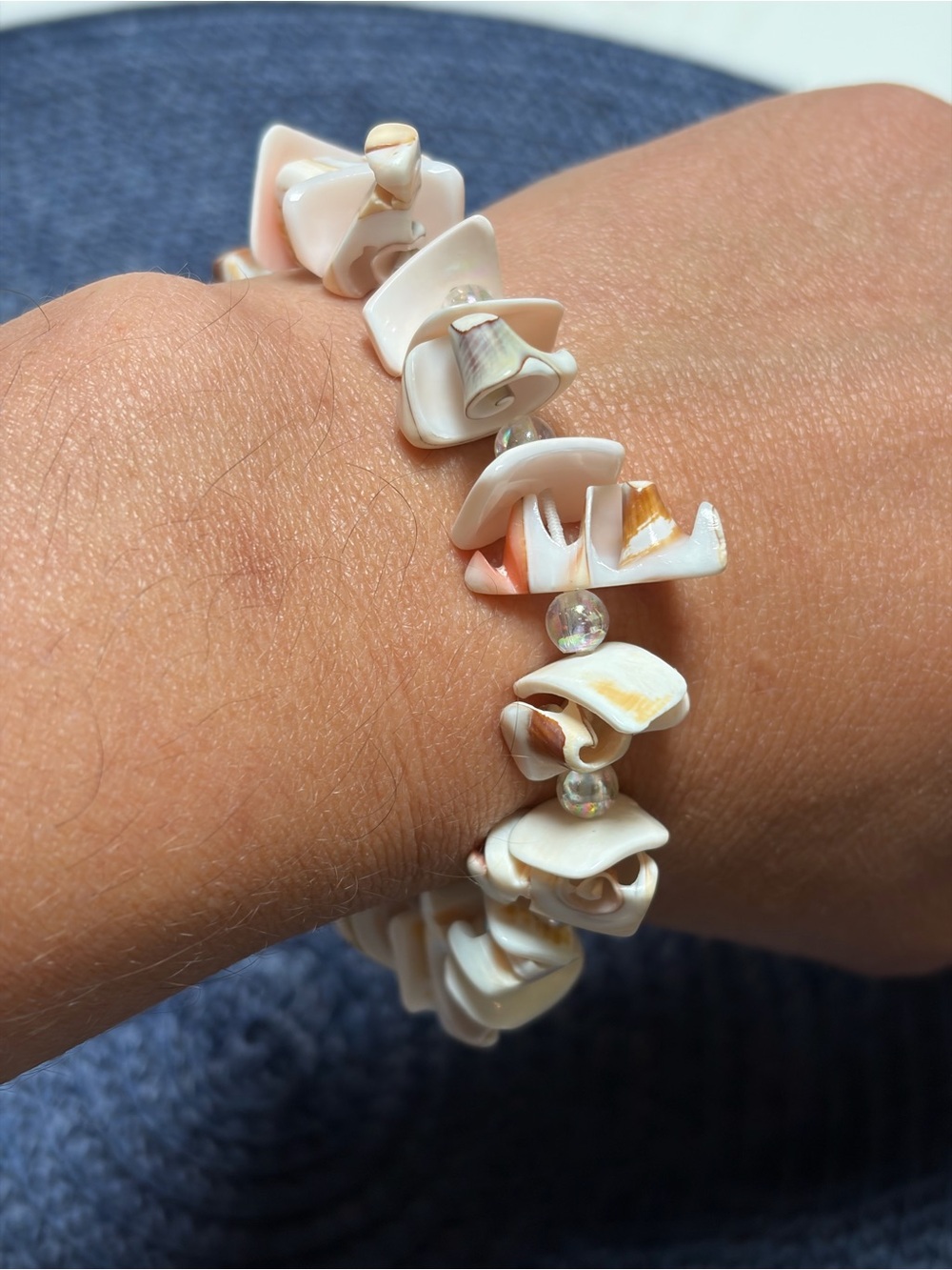 Boho Shell Chip Stretch Bracelet in Cream and Gold